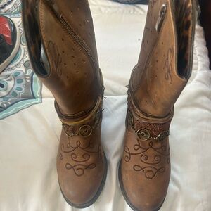 Brown Western Boots with Embroidered Design